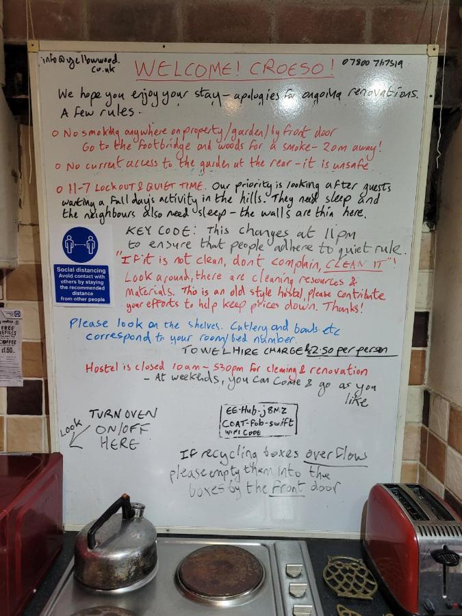 'Yellow Wood Micro Hostel-Eco Urban Bothy Style Very Basic But Cosy Redecorating But Cheap & Friendly Quiet Time Lockout 11Pm-7Am Bring Towel Or Hire Brecon Dış mekan fotoğraf