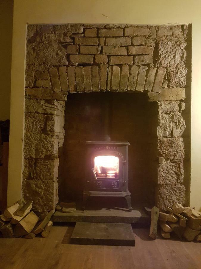 'Yellow Wood Micro Hostel-Eco Urban Bothy Style Very Basic But Cosy Redecorating But Cheap & Friendly Quiet Time Lockout 11Pm-7Am Bring Towel Or Hire Brecon Dış mekan fotoğraf